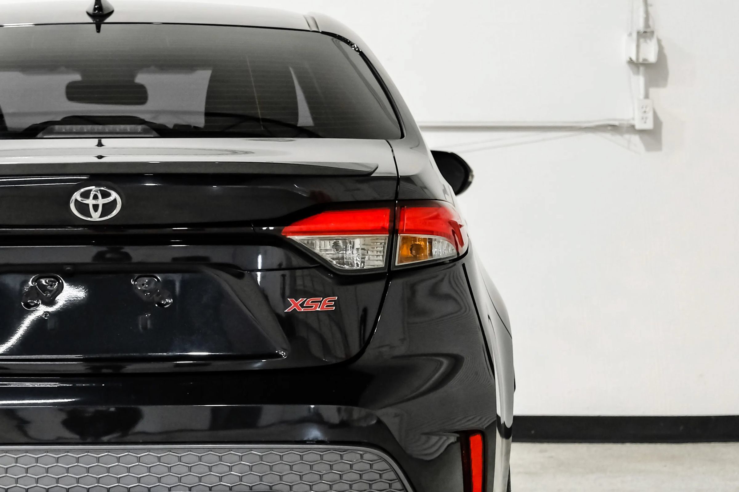 Used 2020 Toyota Corolla XSE FWD image 54