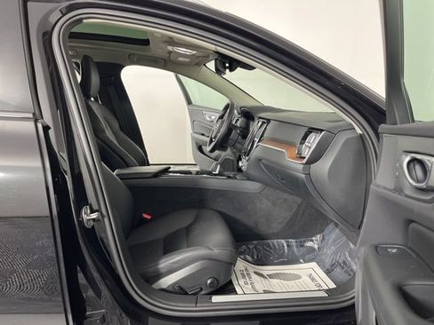 Used 2025 Volvo V60 B5 Cross Country Plus AWD/4WD image 40