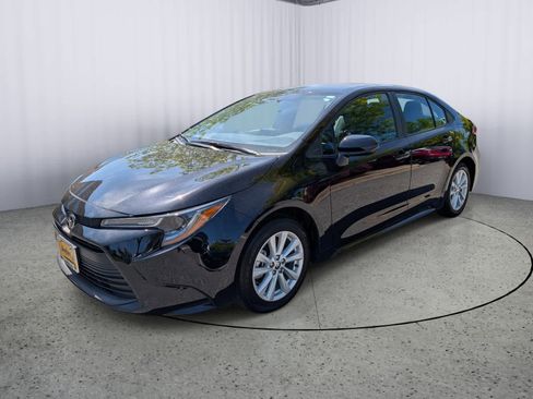 Used 2025 Toyota Corolla LE w/ LE Premium Package FWD image 6