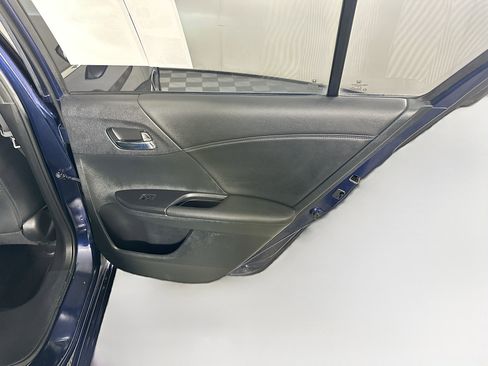 Used 2017 Honda Accord Sport image 26