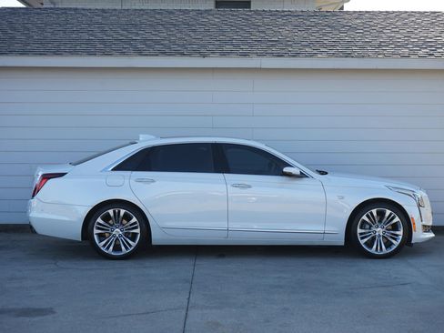 Used 2018 Cadillac CT6 Platinum image 2