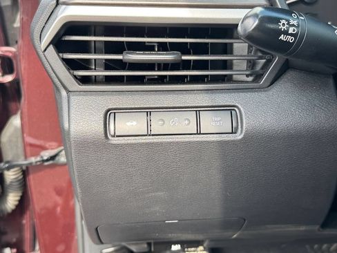 Used 2024 Nissan Altima 2.5 SV FWD image 18