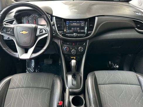 Certified 2022 Chevrolet Trax LT w/ Driver Confidence Package AWD/4WD image 16