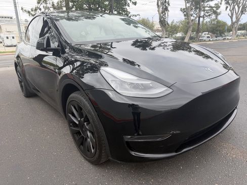Used 2023 Tesla Model Y Long Range AWD/4WD image 6