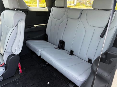Certified 2025 Hyundai Palisade SEL FWD image 12