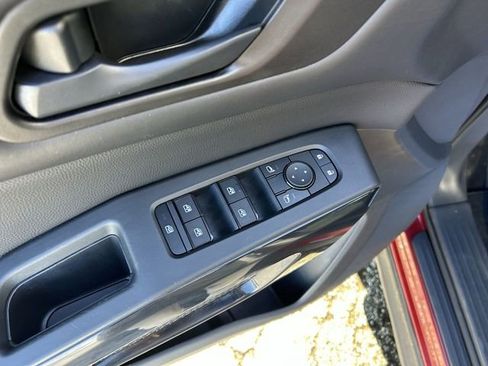 Used 2024 Nissan Pathfinder SV w/ Black Appearance Package AWD/4WD image 16