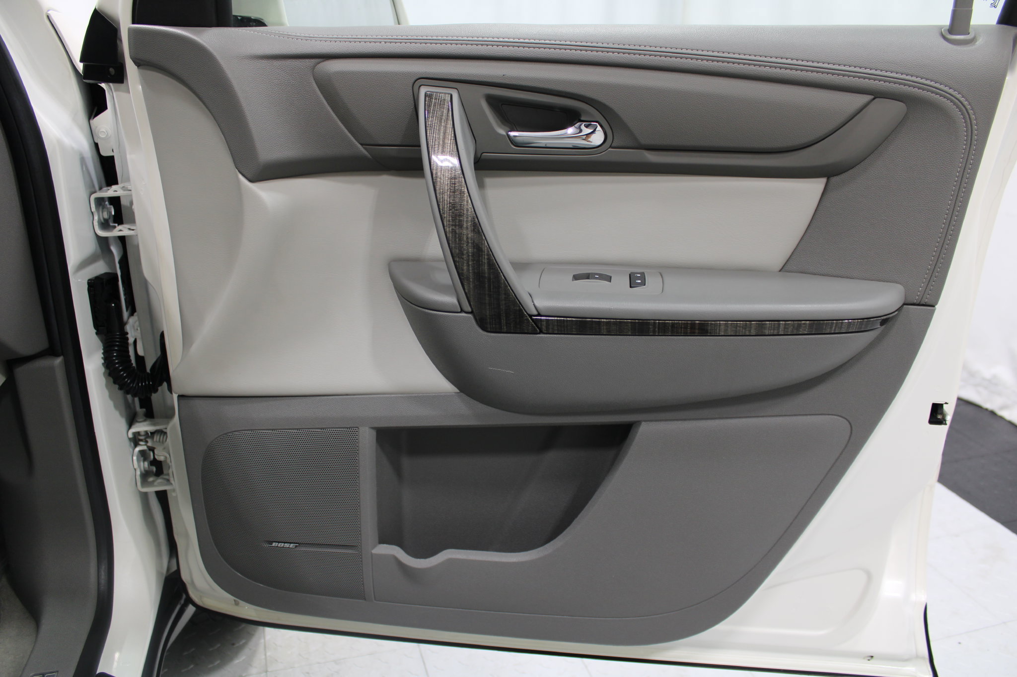 Used 2015 GMC Acadia SLT FWD image 27