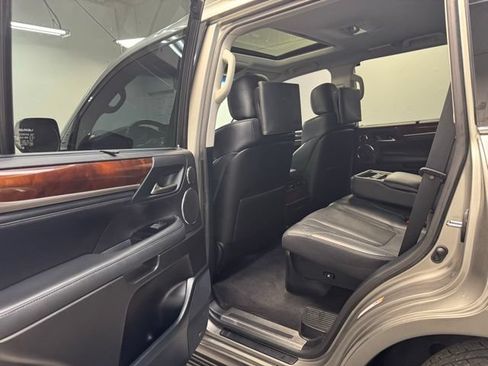 Used 2019 Lexus LX 570 4WD w/ Luxury Package image 23