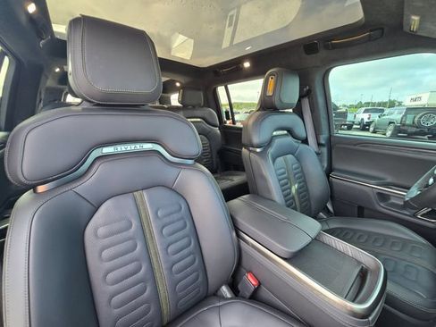 Used 2023 Rivian R1S Adventure AWD/4WD image 21