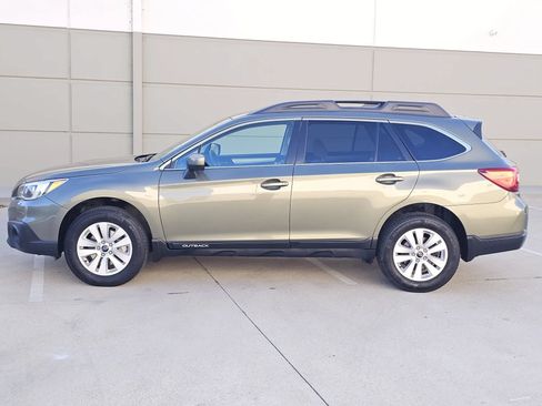 Used 2017 Subaru Outback 2.5i Premium w/ Popular Package #2 AWD/4WD image 9