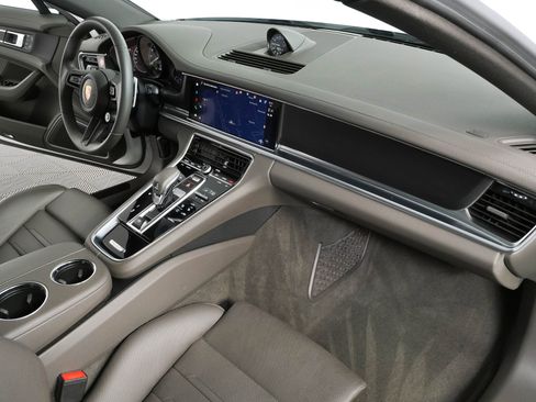 Certified 2023 Porsche Panamera AWD/4WD image 25