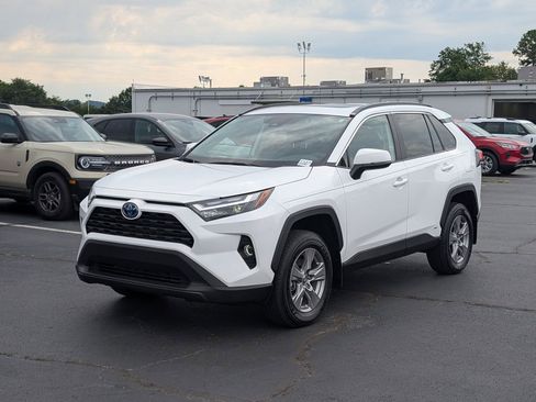 Used 2024 Toyota RAV4 XLE w/ Convenience Package image 3