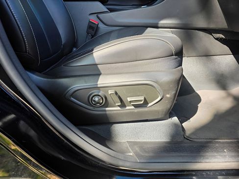 Used 2023 Jeep Grand Cherokee Limited w/ Luxury Tech Group II image 12