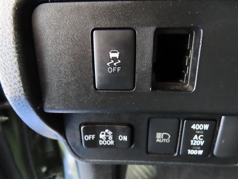 Used 2021 Toyota Tacoma TRD Off-Road image 16