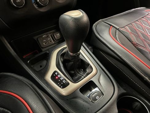 Used 2016 Jeep Cherokee Sport FWD image 22