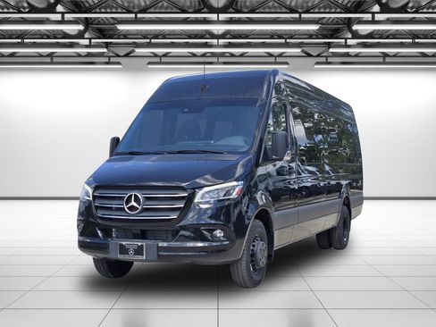 Used 2024 Mercedes-Benz Sprinter 3500 image 4