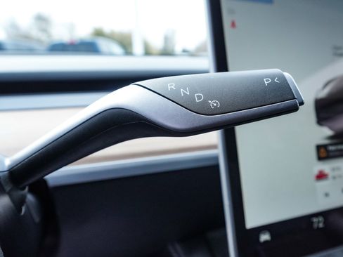 Used 2025 Tesla Model Y Long Range image 27