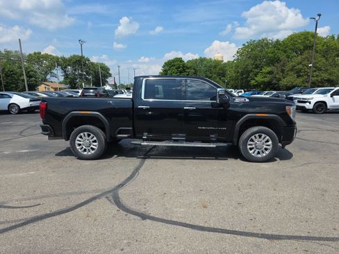 Used 2022 GMC Sierra 3500 Denali AWD/4WD image 4