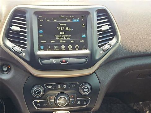 Used 2017 Jeep Cherokee Trailhawk AWD/4WD image 15