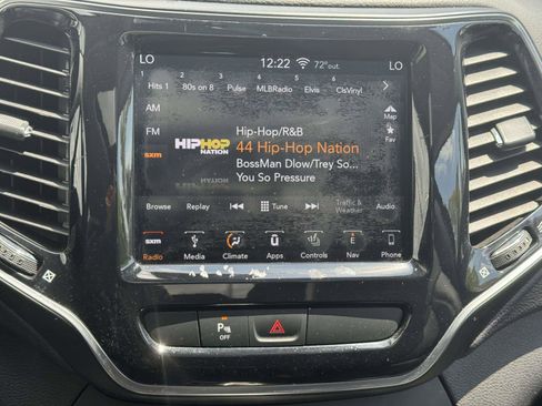 Used 2019 Jeep Cherokee Limited AWD/4WD image 25