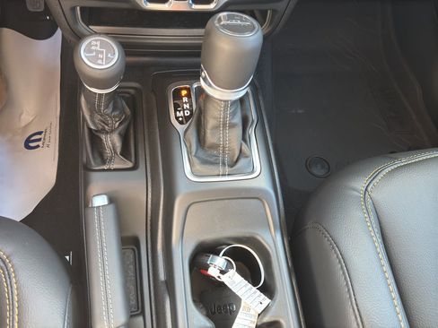 New 2025 Jeep Gladiator Sport image 17