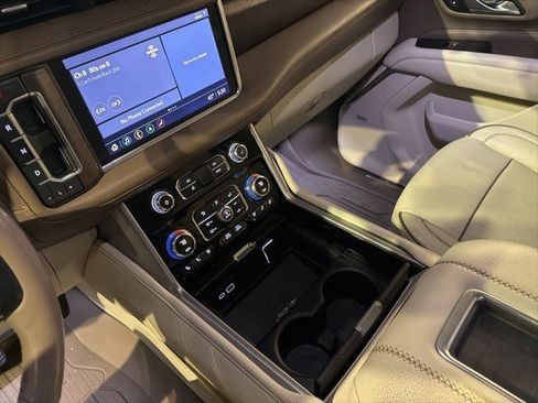 Used 2021 GMC Yukon Denali w/ Denali Premium Package image 16