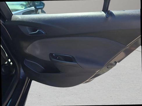 Used 2017 Chevrolet Cruze LT FWD image 18