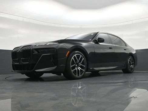 Used 2025 BMW 740i xDrive AWD/4WD image 24