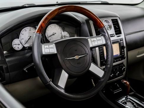 Used 2006 Chrysler 300 Touring image 12