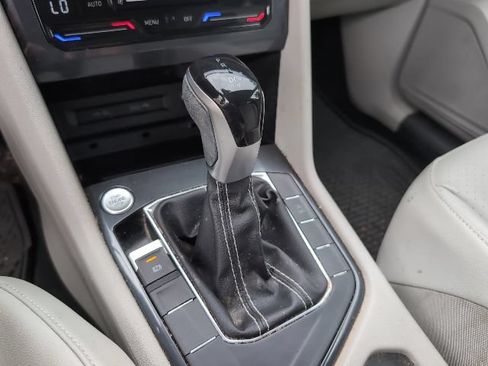 Used 2022 Volkswagen Tiguan SE FWD image 19