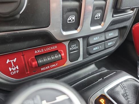 Used 2025 Jeep Wrangler Willys image 27