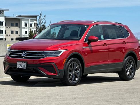 Used 2023 Volkswagen Tiguan SE FWD image 8