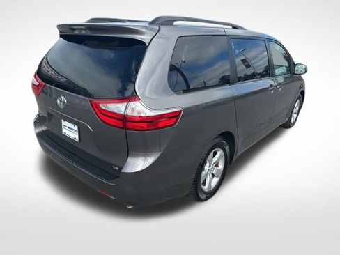 Used 2017 Toyota Sienna LE image 5