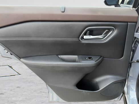 Used 2021 Nissan Rogue Platinum FWD image 22