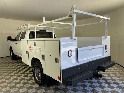 New 2024 RAM 3500 Tradesman w/ Chrome Appearance Group image 8