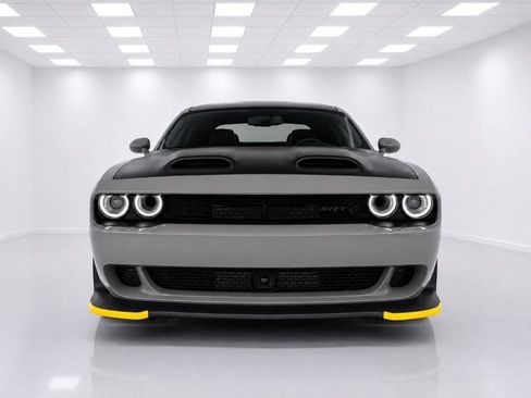 Used 2023 Dodge Challenger SRT Hellcat RWD image 2