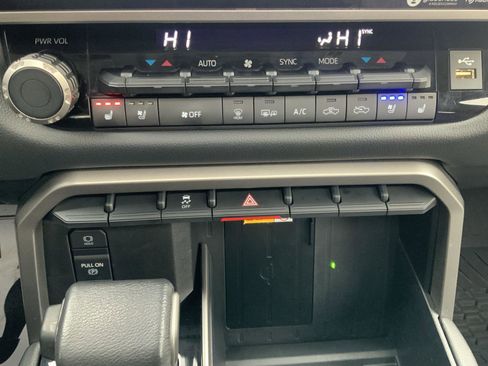 Used 2022 Toyota Tundra Limited image 26