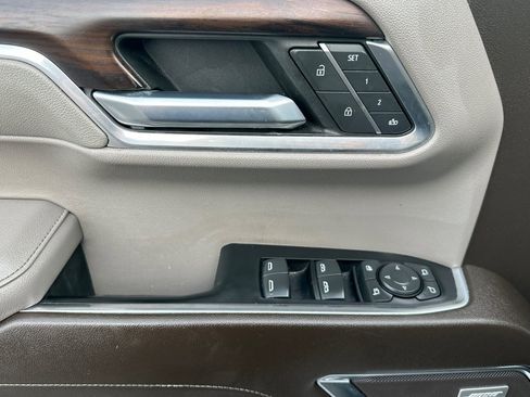 Used 2022 GMC Sierra 1500 SLT w/ SLT Convenience Package image 11