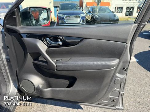 Used 2018 Nissan Rogue Sport SV w/ SV Technology Package image 18