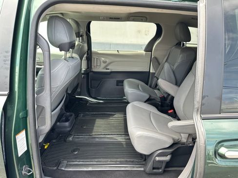 Used 2022 Toyota Sienna XLE FWD image 15