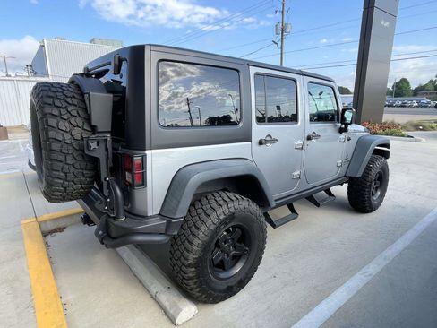 Used 2018 Jeep Wrangler Unlimited Rubicon w/ Cold Weather Group image 4