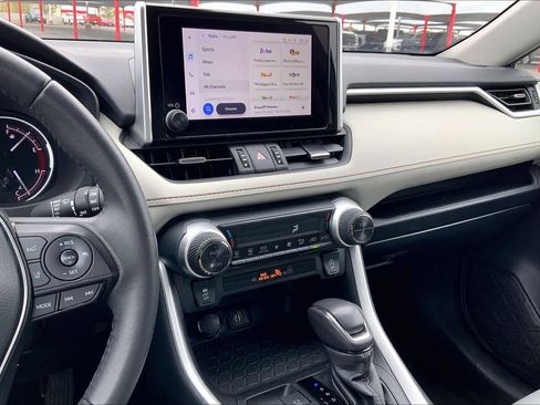 Used 2023 Toyota RAV4 XLE Premium FWD image 7