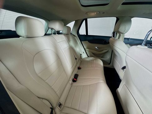 Used 2022 Mercedes-Benz GLC 300 4MATIC image 27