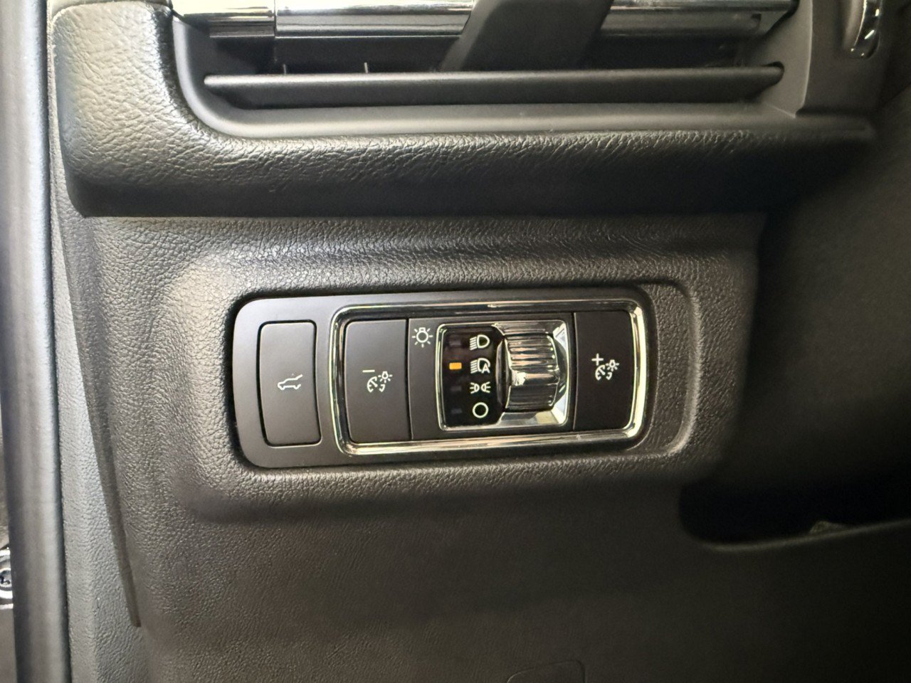 Used 2025 Lincoln Corsair AWD w/ Jet Appearance Package image 21