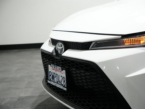 Used 2021 Toyota Corolla LE w/ Carpet Mat Package (TMS) image 4