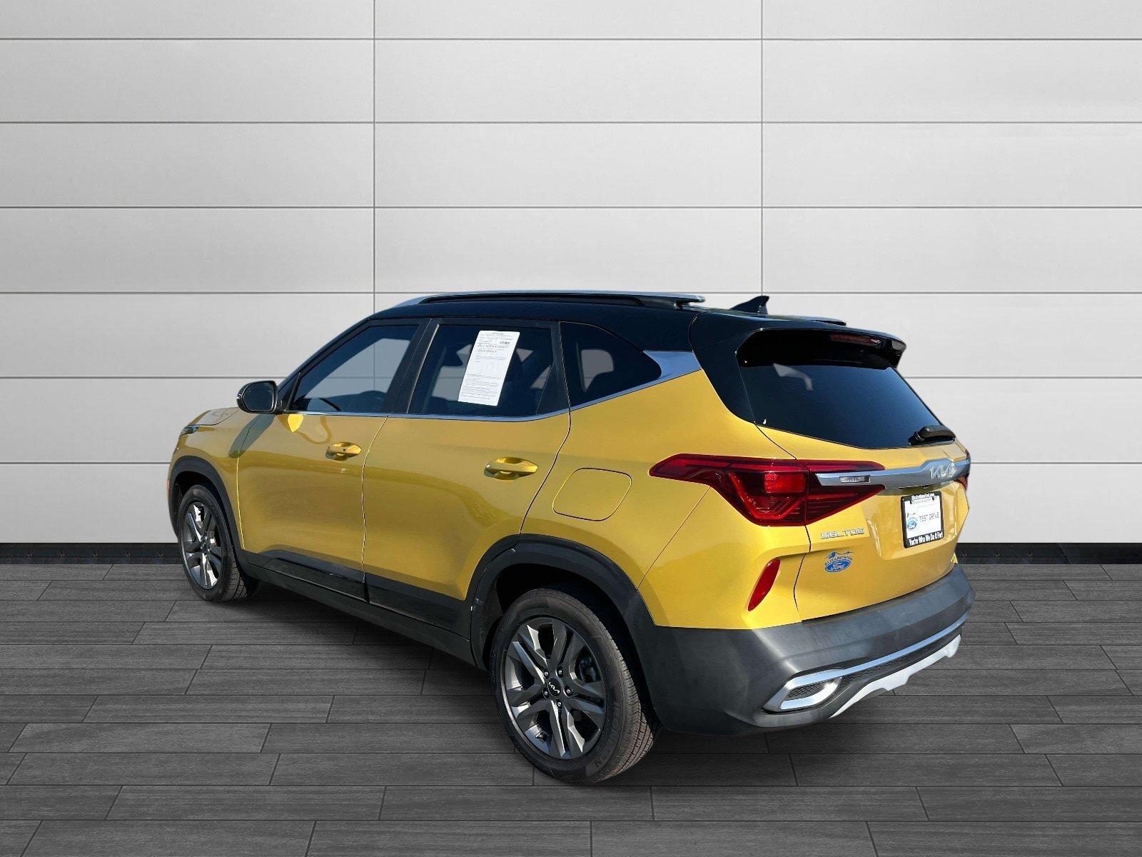 Used 2023 Kia Seltos S w/ Navigation Package FWD image 5