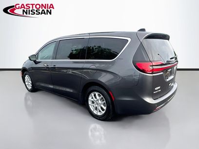 Used 2023 Chrysler Pacifica Touring-L