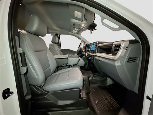 New 2026 Ford F250 XL w/ XL Chrome Package image 30