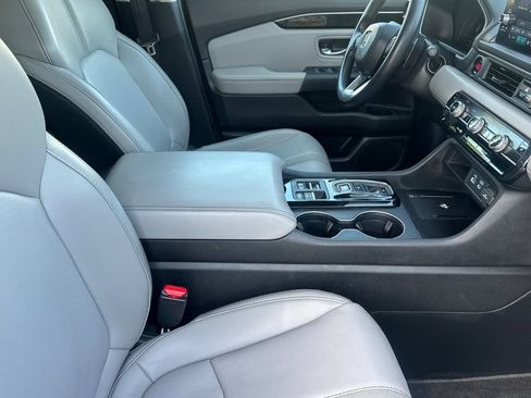 Used 2025 Honda Pilot EX-L image 18