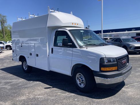 New 2024 GMC Savana 3500 w/ Power Convenience Package image 3